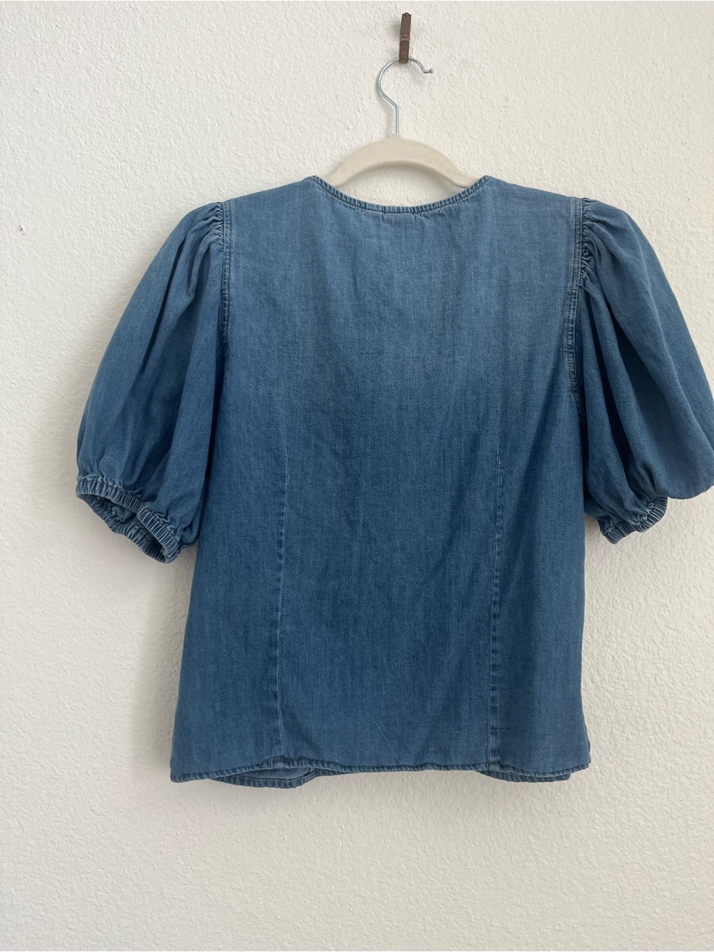 GAP Denim Balloon Sleeve Button-Front Top - Picture 2 of 4